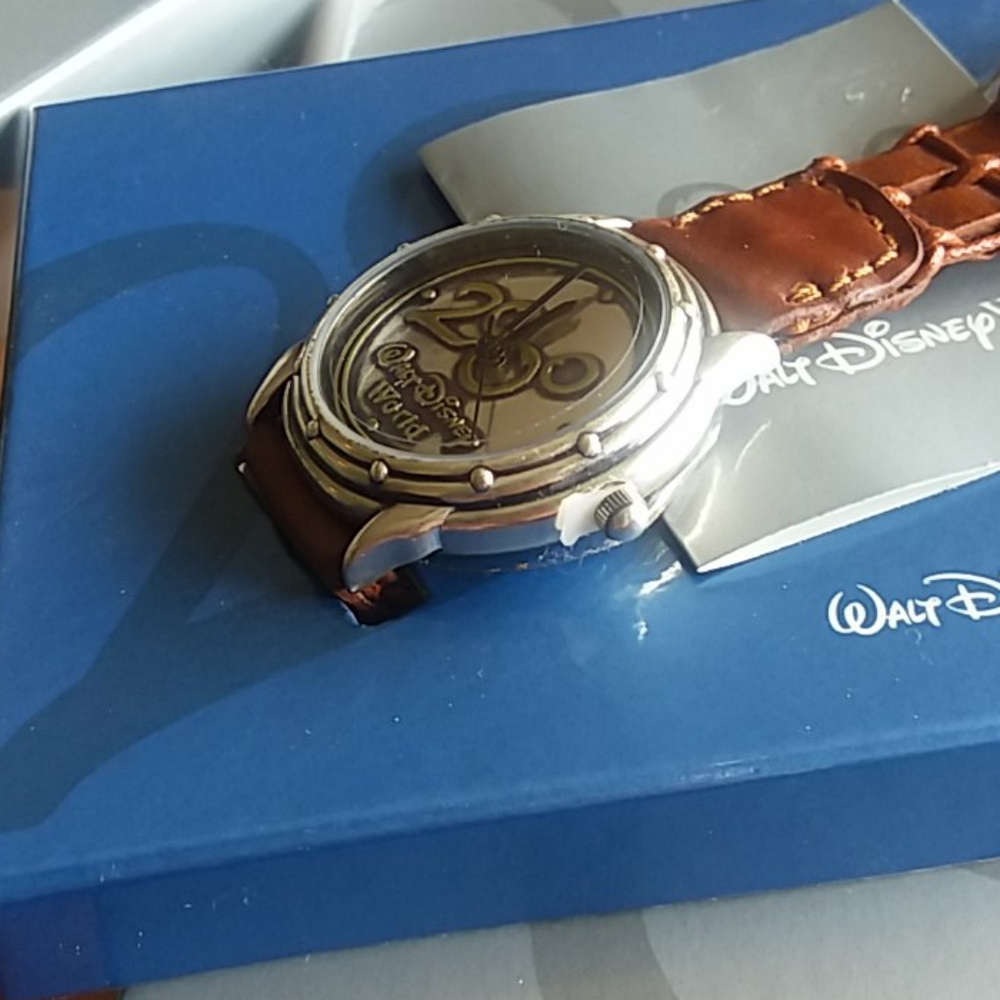 NIB RARE Disney watch - Picture 5 of 5